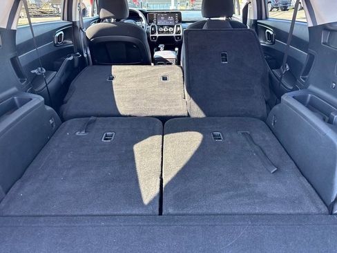 Used 2022 Kia Sorento LX image 32