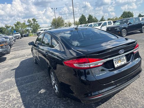 Used 2017 Ford Fusion SE w/ Equipment Group 201A FWD image 9