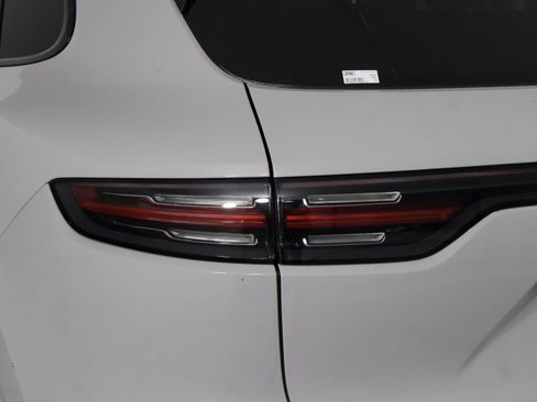 Certified 2023 Porsche Cayenne AWD/4WD image 21
