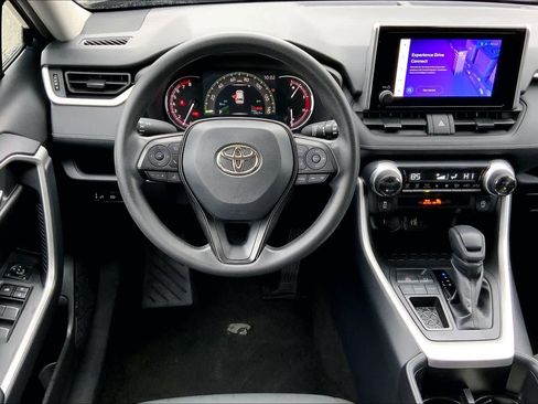 Used 2025 Toyota RAV4 XLE image 6