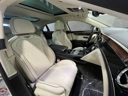 Used 2022 Bentley Flying Spur V8 image 31