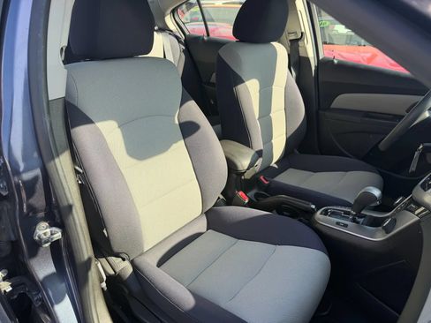 Used 2013 Chevrolet Cruze LS FWD image 10