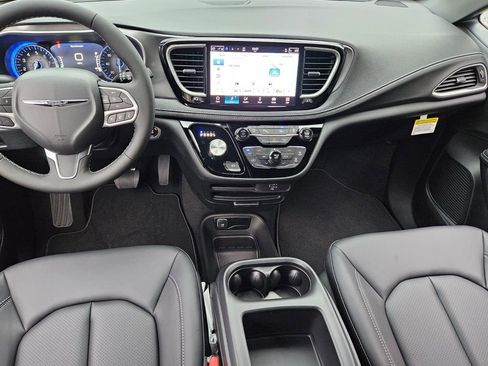 New 2026 Chrysler Pacifica Select image 9