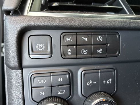 New 2025 Chevrolet Suburban Premier image 33