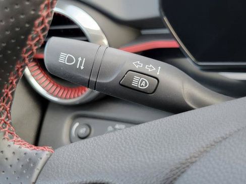 Used 2024 Chevrolet Trax RS FWD image 20