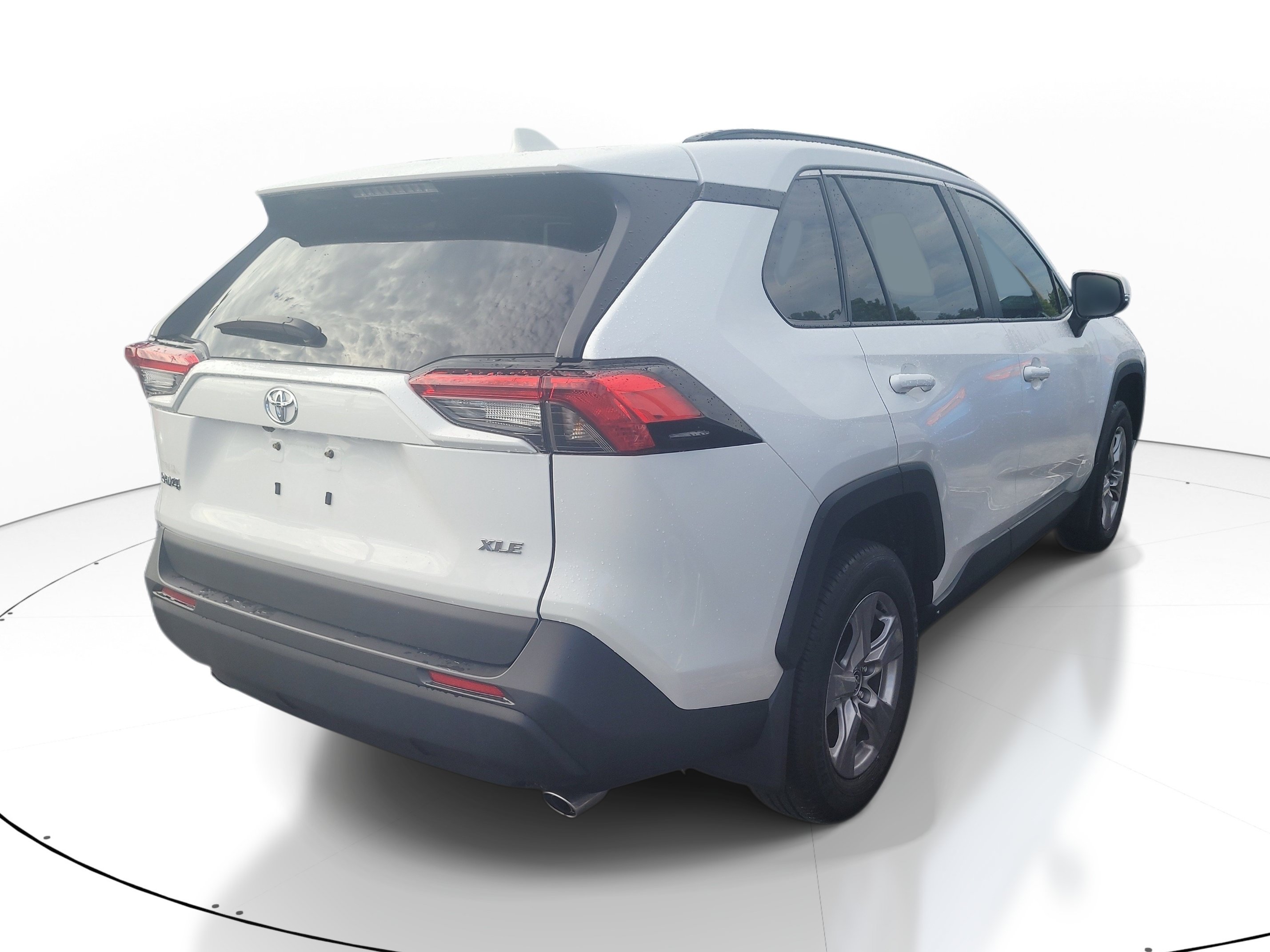 Used 2025 Toyota RAV4 XLE w/ Convenience Package FWD image 7