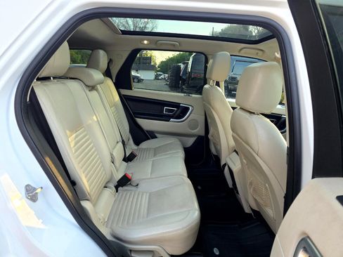 Used 2017 Land Rover Discovery Sport HSE Luxury image 17