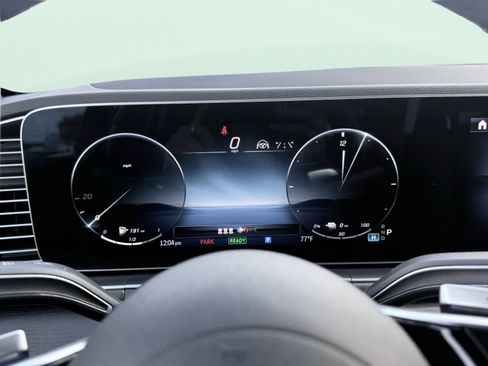 Used 2025 Mercedes-Benz GLE 450e 4MATIC w/ AMG Line Exterior image 51