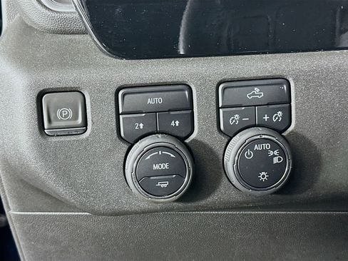 Used 2023 Chevrolet Silverado 1500 LT AWD/4WD image 16
