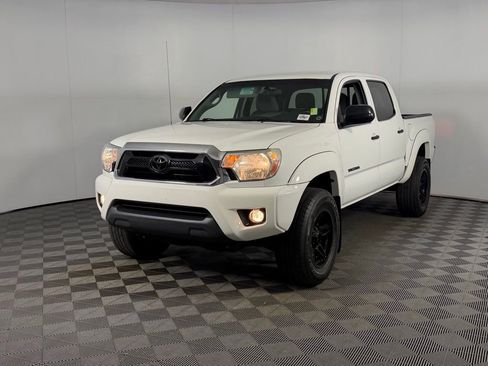 Used 2015 Toyota Tacoma PreRunner w/ SR5 Package image 2