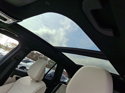 Used 2026 Mercedes-Benz GLC 300 4MATIC image 9