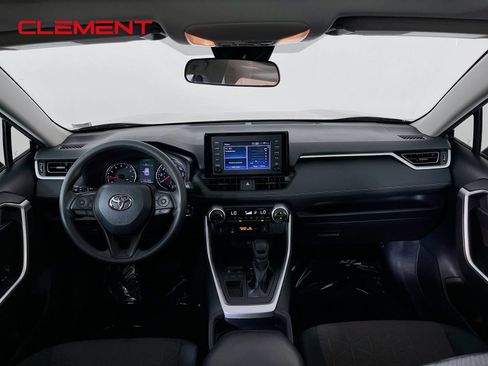 Used 2019 Toyota RAV4 XLE w/ Convenience Package FWD image 12