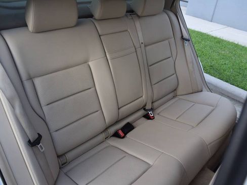 Used 2014 Mercedes-Benz E 350 4MATIC Sedan image 47