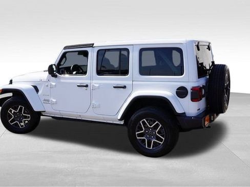 Used 2024 Jeep Wrangler Sahara image 8