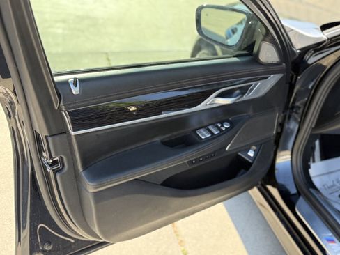 Used 2019 BMW 740i w/ Executive Package RWD image 15