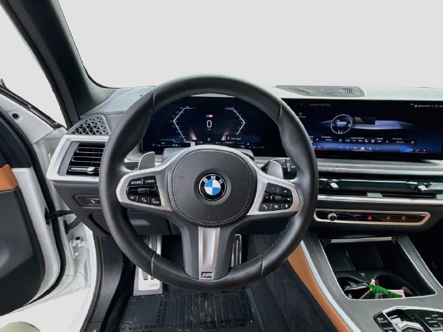 Used 2024 BMW X5 sDrive40i w/ M Sport Package RWD image 11