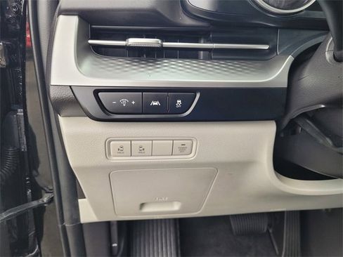 Used 2024 Kia Carnival LX image 22