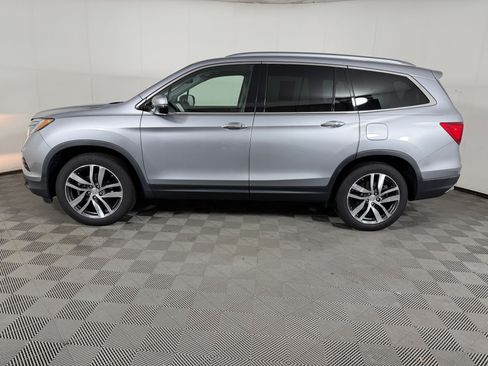 Used 2017 Honda Pilot Touring image 2