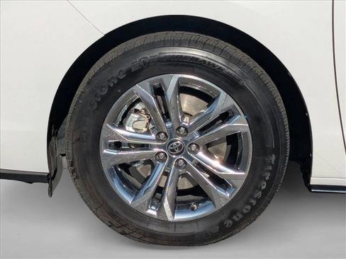 Used 2023 Toyota Sienna XSE image 25