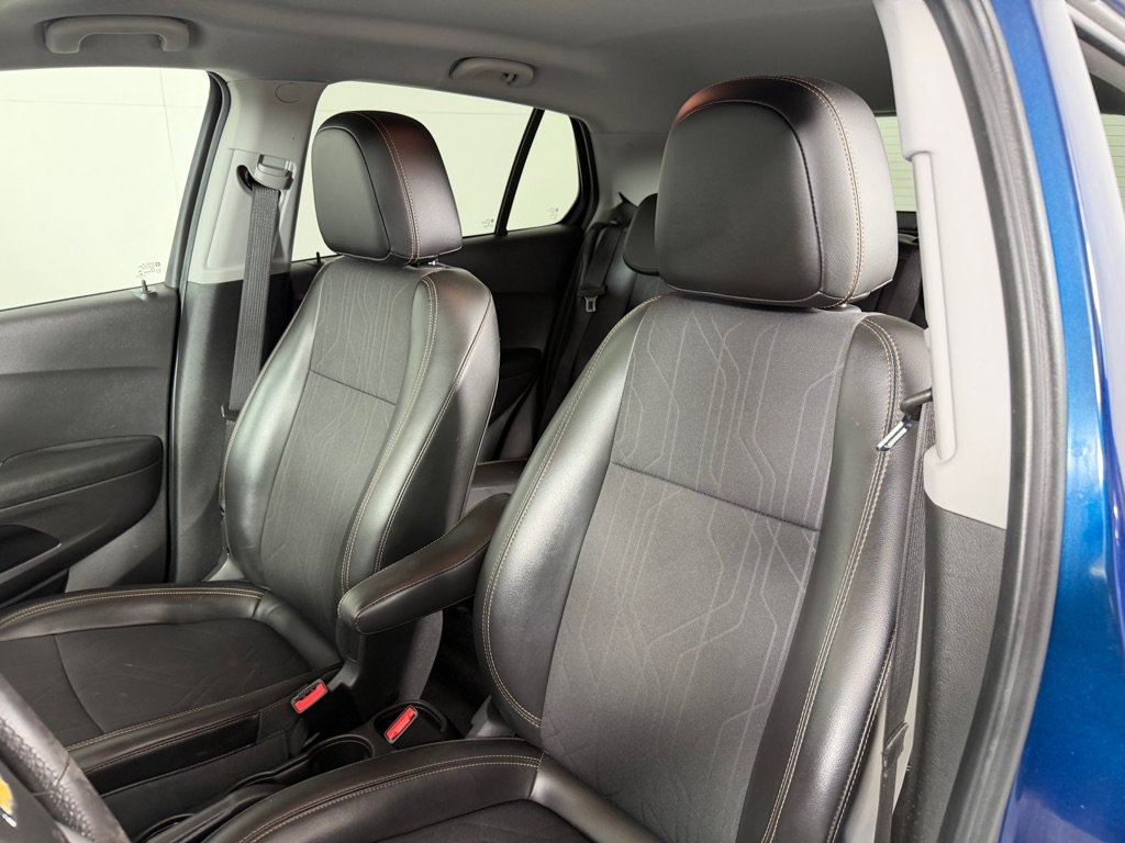 Used 2020 Chevrolet Trax LT w/ Driver Confidence Package FWD image 13