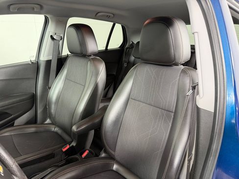 Used 2020 Chevrolet Trax LT w/ Driver Confidence Package FWD image 13