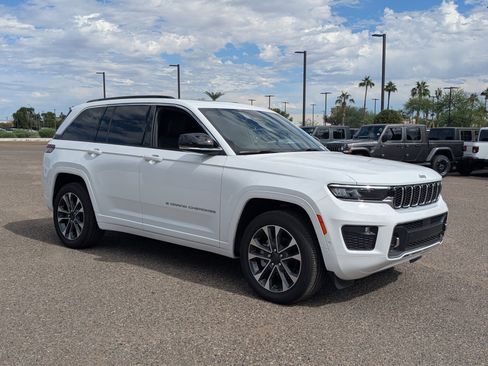 New 2025 Jeep Grand Cherokee Overland w/ Luxury Tech Group IV image 5