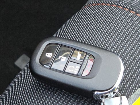 Used 2025 Honda Pilot Sport image 31