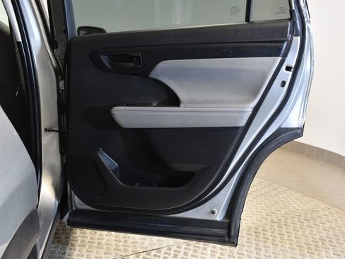 Used 2023 Toyota Highlander LE image 29