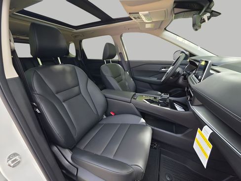 New 2026 Nissan Rogue SV FWD image 12