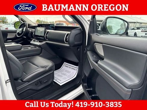 Used 2025 Ford Expedition Active AWD/4WD image 10