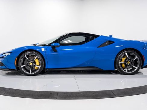 Used 2024 Ferrari SF90 Spider image 38