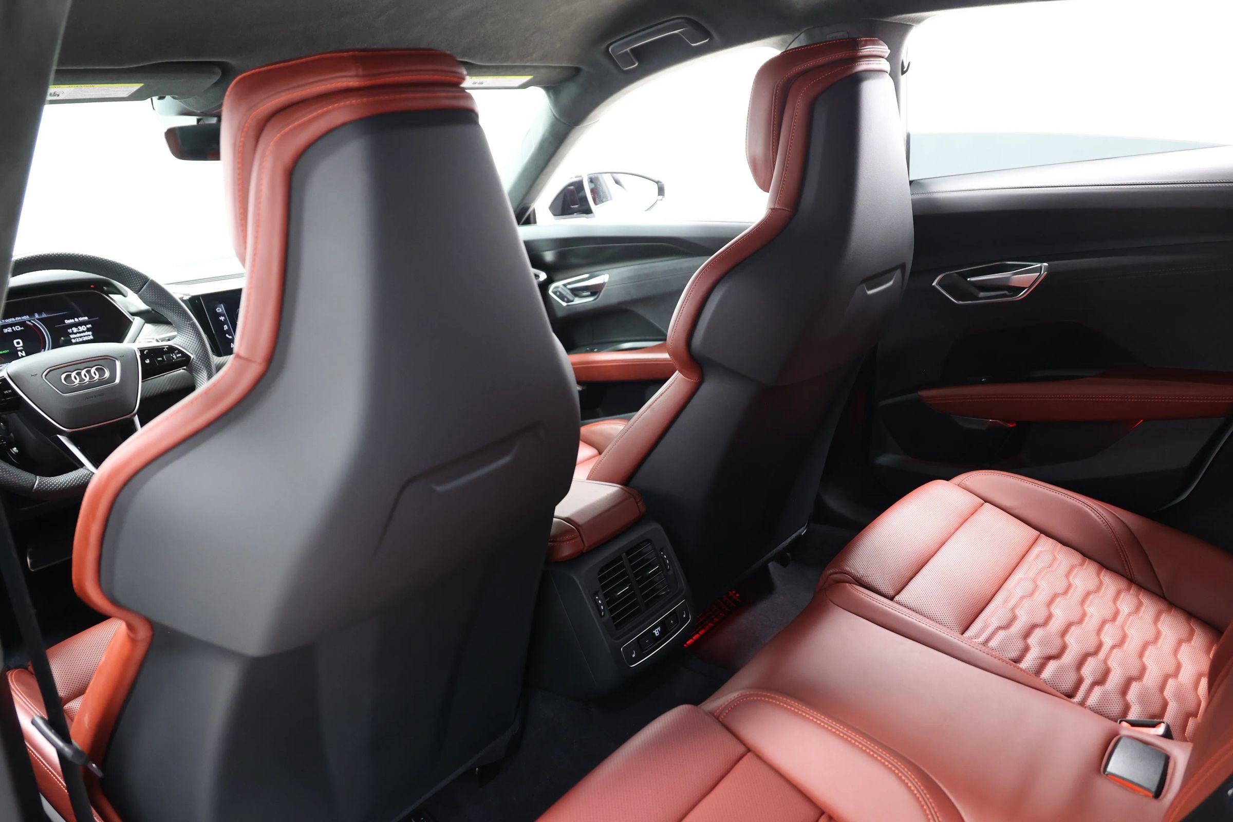 Used 2023 Audi RS e-tron GT w/ Carbon Performance Package AWD/4WD image 59