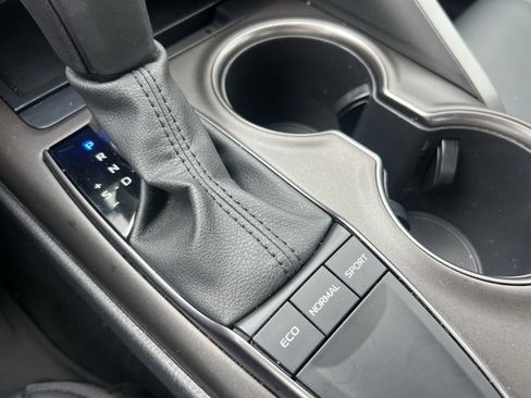 Used 2023 Toyota Camry SE image 12