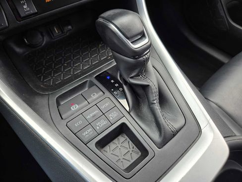 Used 2020 Toyota RAV4 XLE Premium AWD/4WD image 38