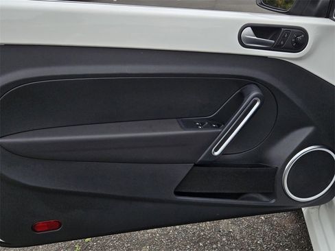 Used 2013 Volkswagen Beetle 2.5 image 12