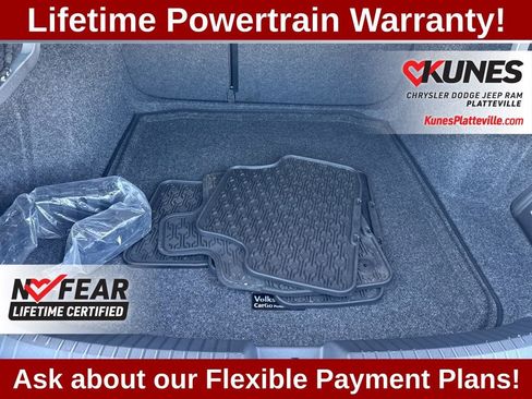 Used 2025 Volkswagen Jetta SE w/ Sunroof Package image 27