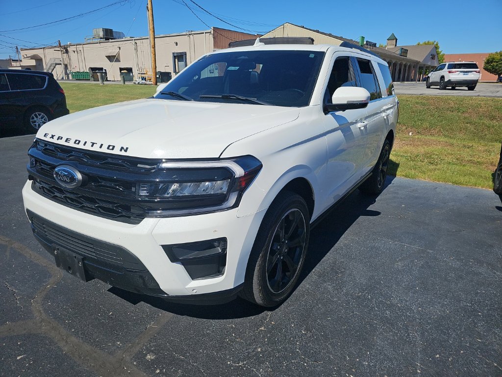 Used 2024 Ford Expedition Limited AWD/4WD image 4