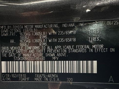 Used 2025 Toyota Highlander XLE image 11