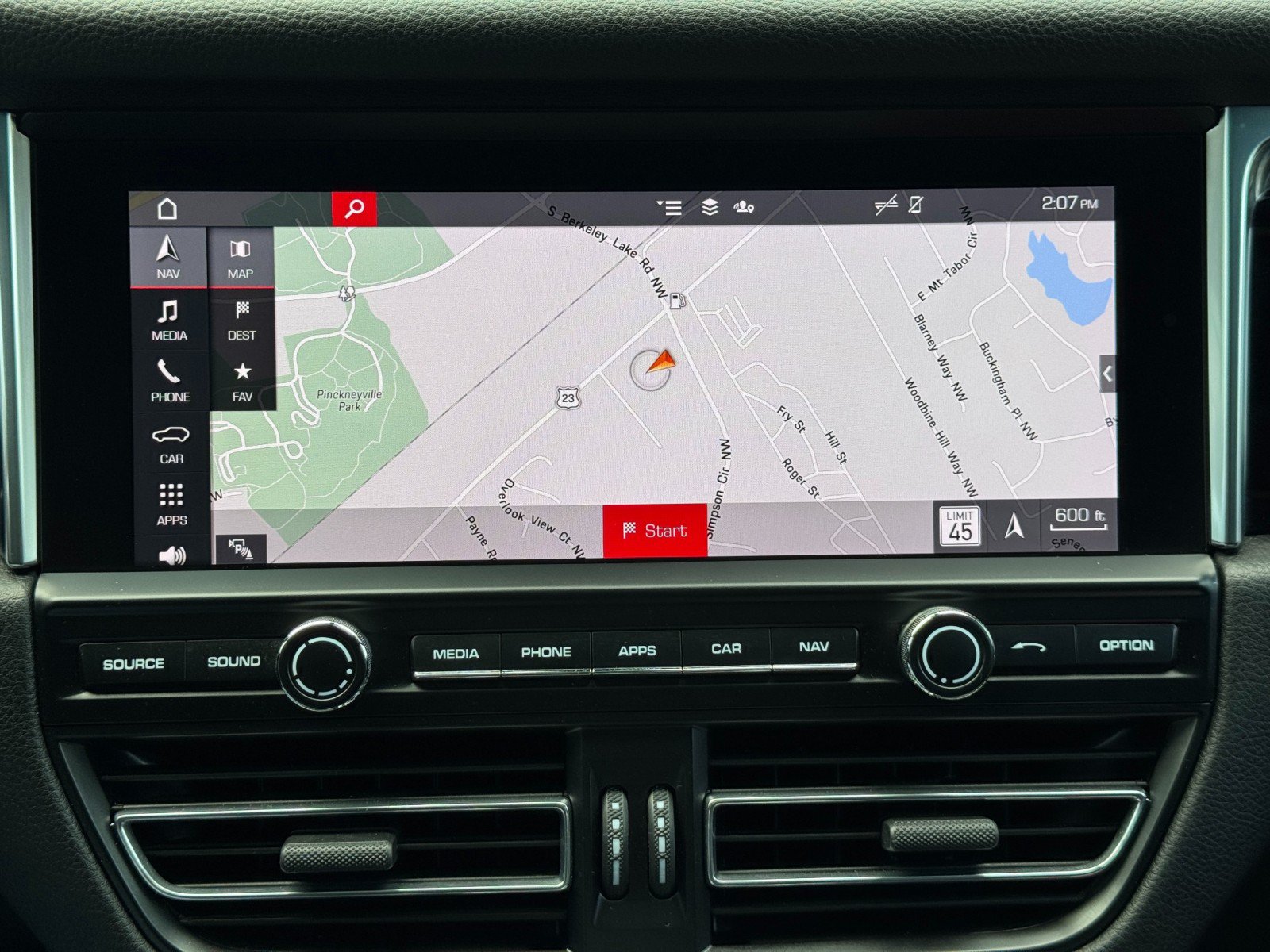 Used 2021 Porsche Macan AWD/4WD image 25
