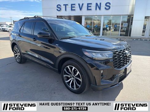 Used 2025 Ford Explorer ST-Line image 3