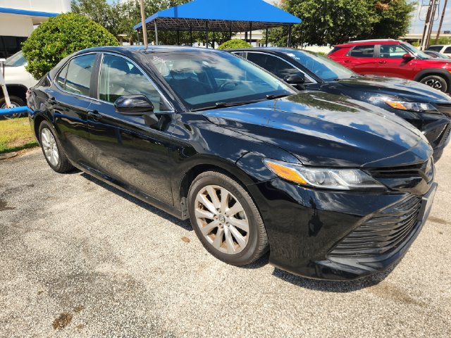 Used 2018 Toyota Camry LE FWD image 1