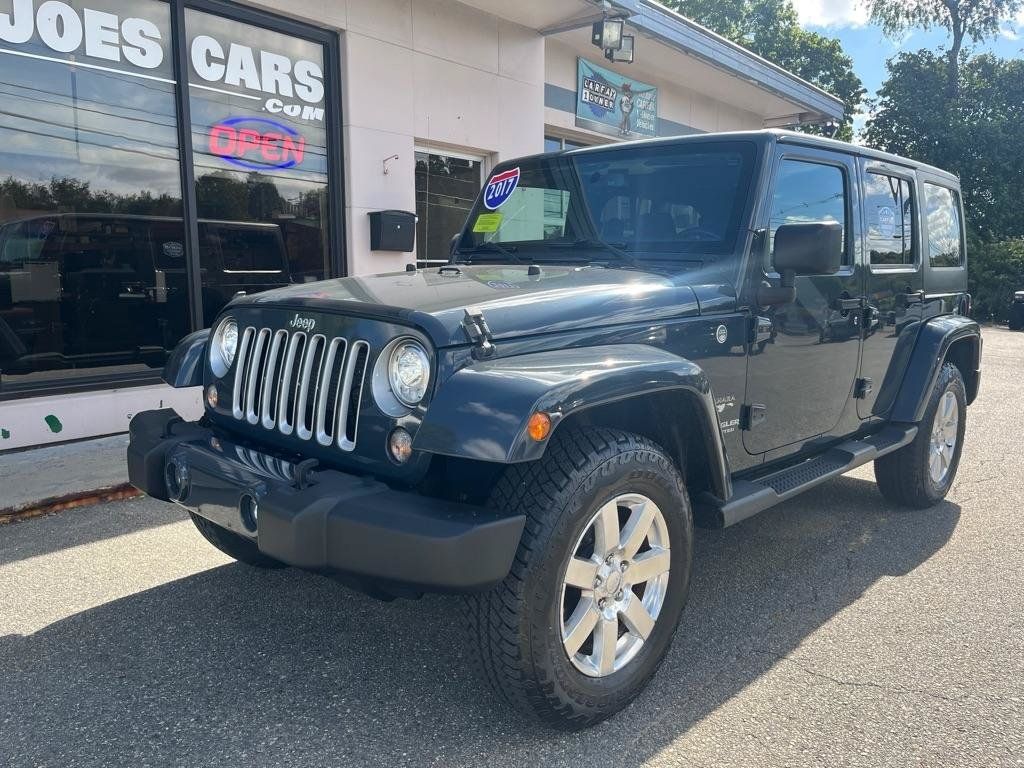Used 2017 Jeep Wrangler Unlimited Sahara w/ Dual Top Group AWD/4WD image 5