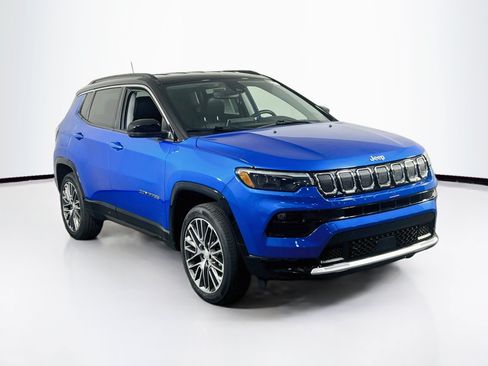 Used 2022 Jeep Compass Limited w/ Elite Group AWD/4WD image 3