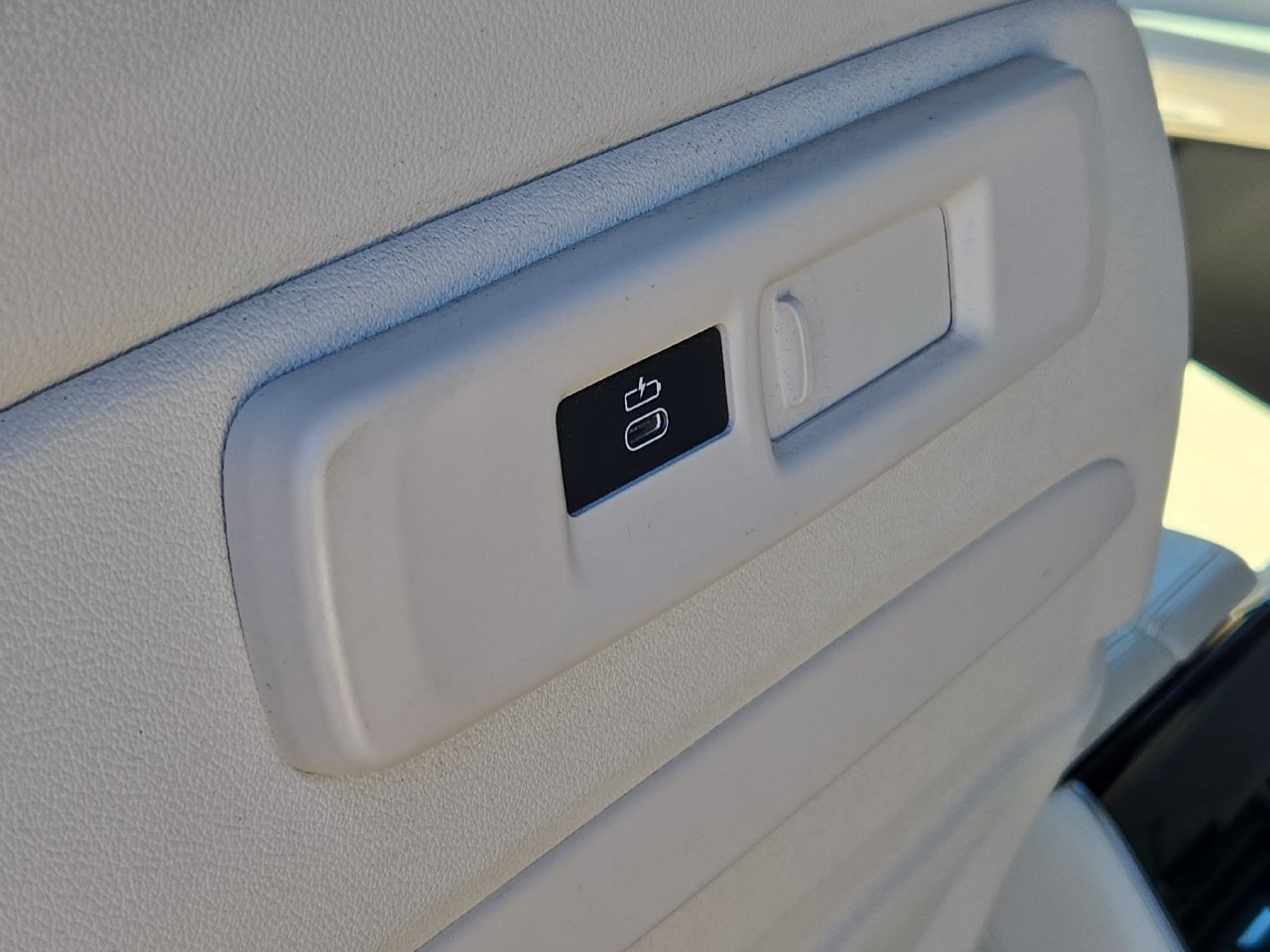 Used 2020 BMW X5 sDrive40i w/ M Sport Package RWD image 24