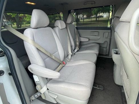 Used 2016 Kia Sedona LX w/ LX Convenience Package image 9