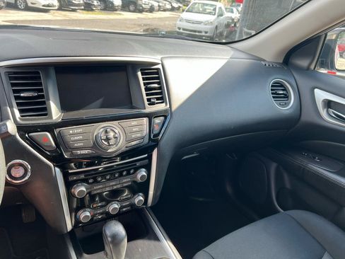 Used 2018 Nissan Pathfinder SV AWD/4WD image 12
