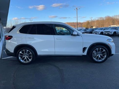 Used 2025 BMW X5 xDrive40i w/ Parking Assistance Package image 4