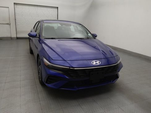 Used 2025 Hyundai Elantra SEL FWD image 14