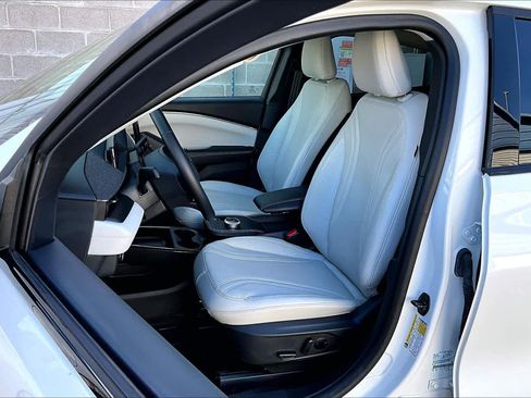 Used 2023 Ford Mustang Mach-E Premium image 7