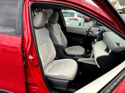 Used 2023 Toyota Corolla Cross LE image 11